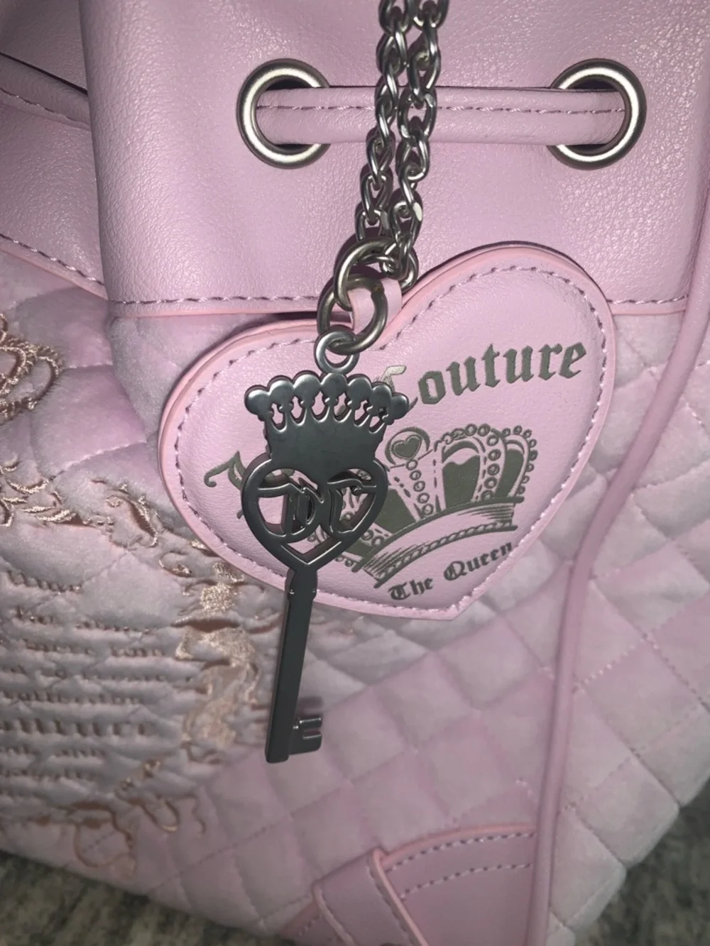 🆕- Juicy Couture Quilted Juicy Tale Tote with Bow and Charm - Picture 3 of 10